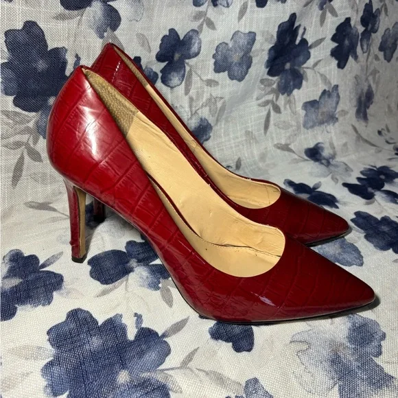 Vince Camuto Burgundy Heels - Picture 2 of 4